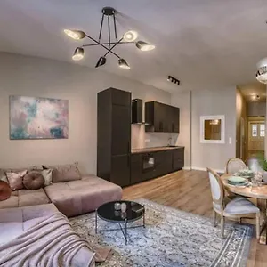 True Gem Downtown Next To Synagogue And Gozsdu Garden Area Budapeszt